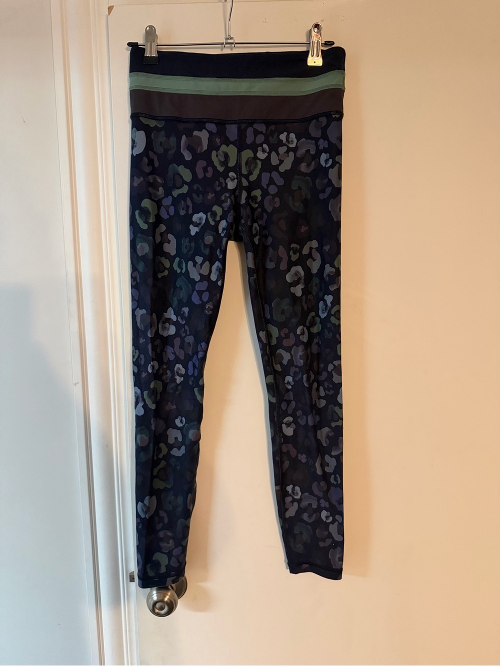 Womens Navy Blue Floral Print Leggings - Athleta NWOT